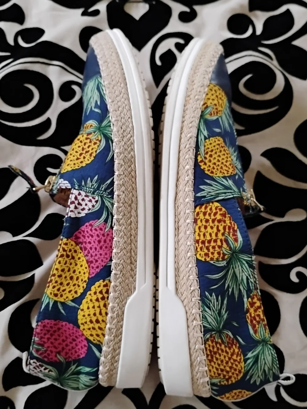 Anne Klein Akzetta (estilo alpargata /Pineapple Print Slip-On Espadrilles - Navy